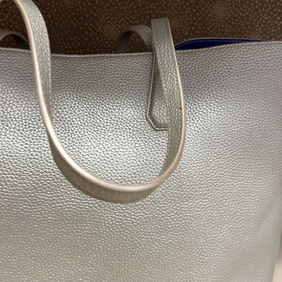 🔥🔥🔥Tory Burch Perry Silver Metallic Leather Tote Shoulder Bag - Picture 9 of 14